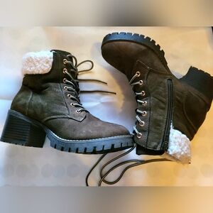 Bamboo Women's Olive Green Ankle Boots Size 7.5